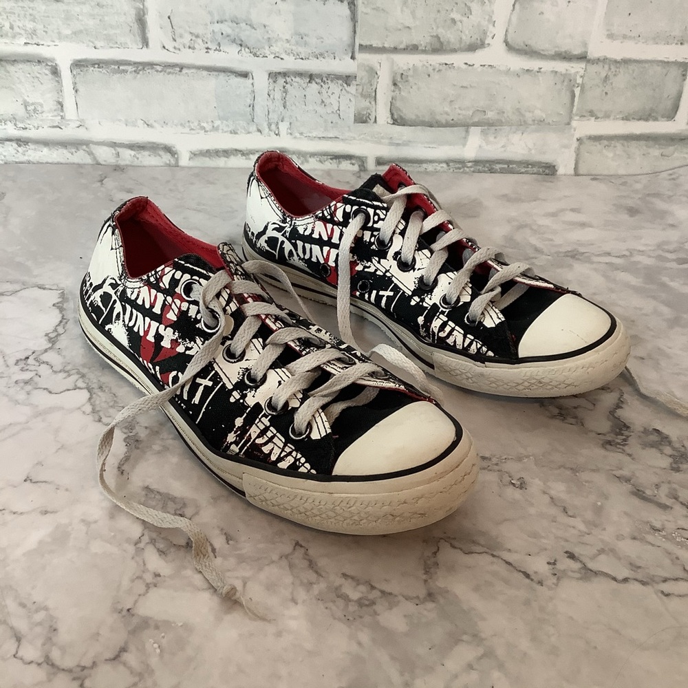 CONVERSE Low Top Graffiti Look Sneakers Size 8